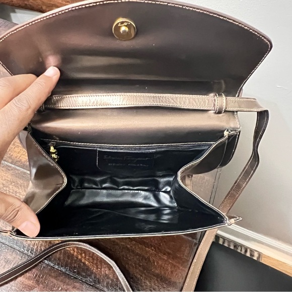 Salvatore Ferragamo Elegant Brown Leather Shoulder Bag - Picture 7 of 9